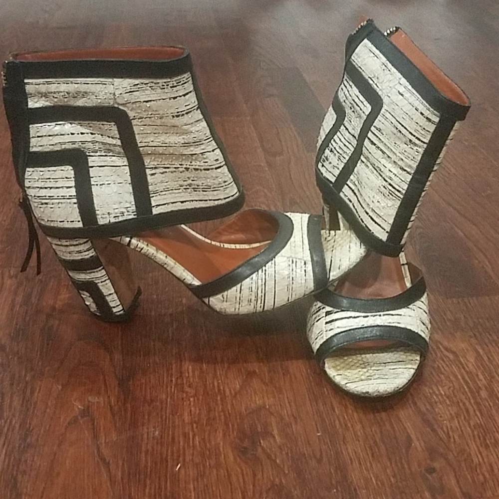 REBECCA MINKOFF Beautiful shoes,